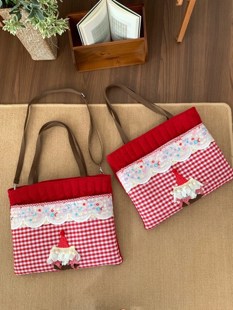 RedWhitePlaidCupcakeToteBag1