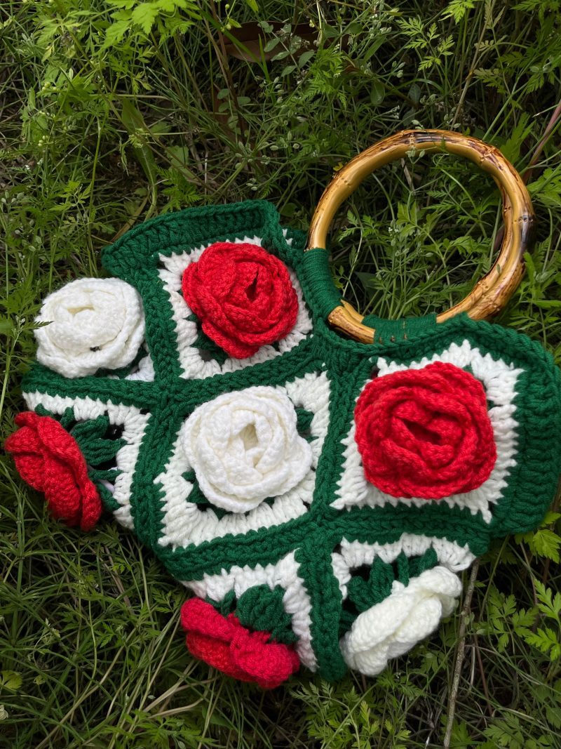 RedWhiteRoseCrochetHandbag1