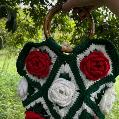 RedWhiteRoseCrochetHandbag2