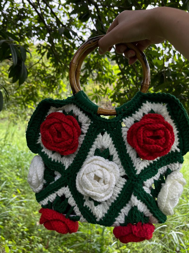 RedWhiteRoseCrochetHandbag2