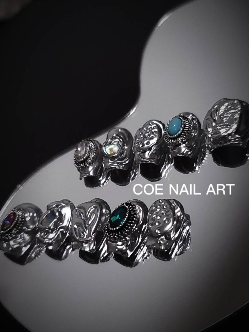 ShapedSilverGemPressOnNailsSet2