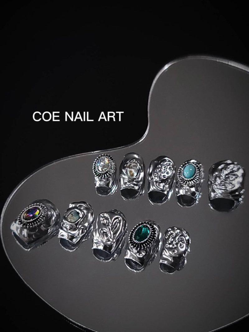 ShapedSilverGemPressOnNailsSet4