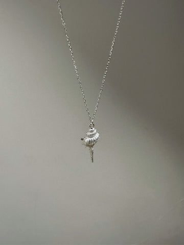 SilverConchNecklace1 1b9d7204 2e17 40c9 850c