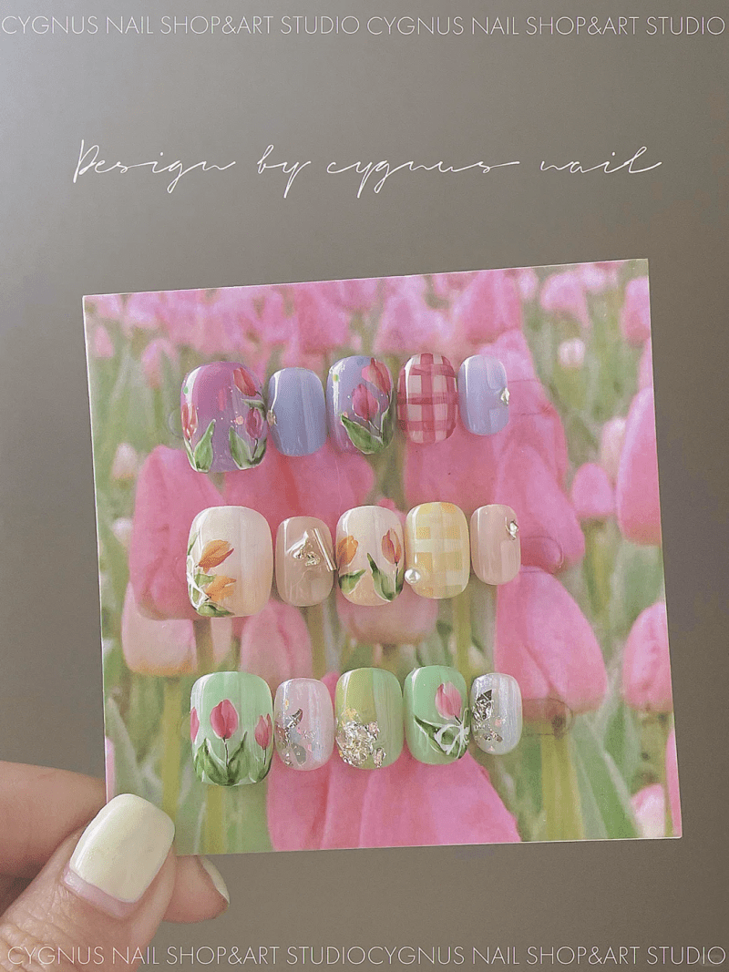 TulipFieldsHandPaintedPressOnNailsSet1