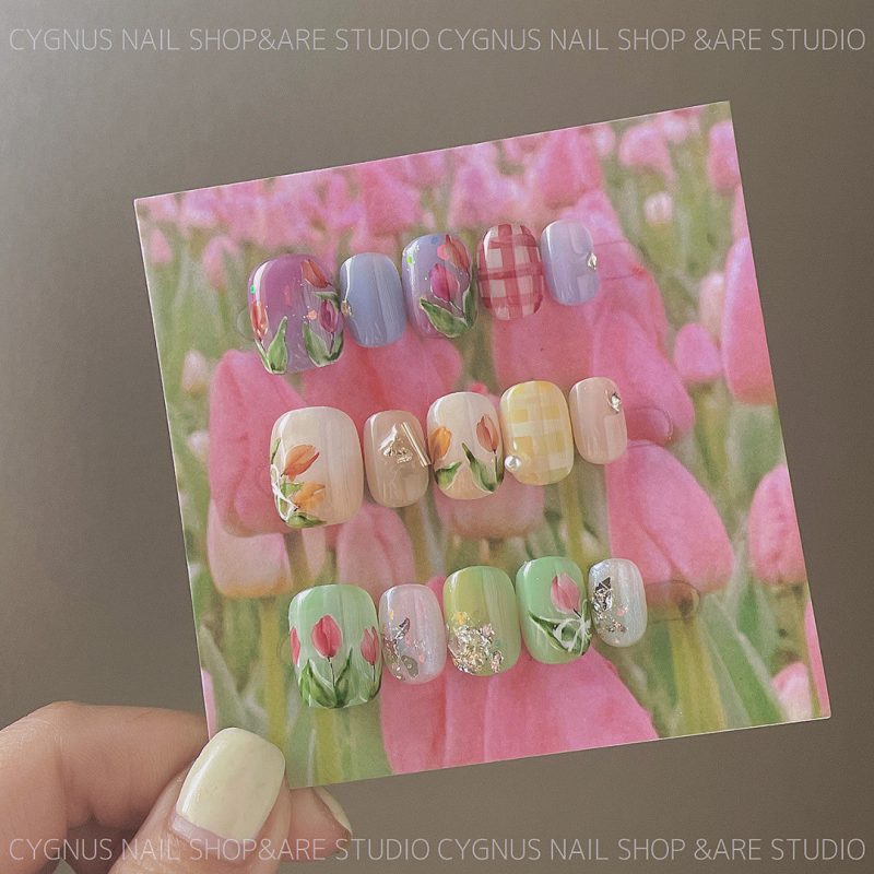 TulipFieldsHandPaintedPressOnNailsSet1