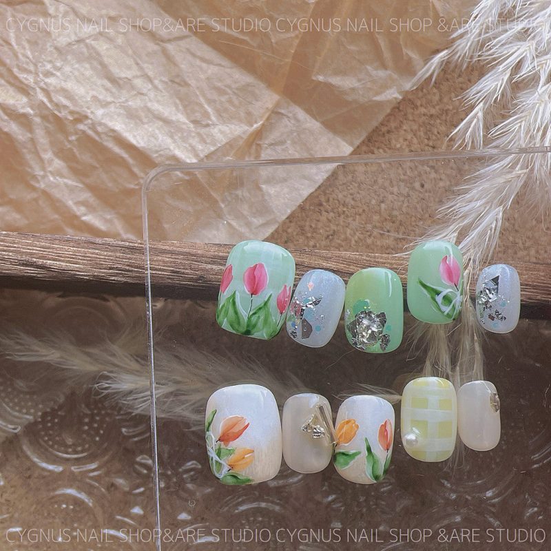 TulipFieldsHandPaintedPressOnNailsSet3