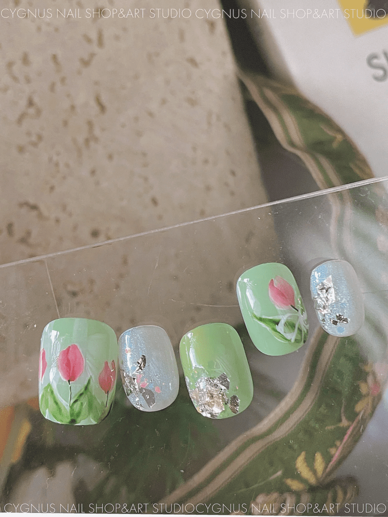 TulipFieldsHandPaintedPressOnNailsSet4