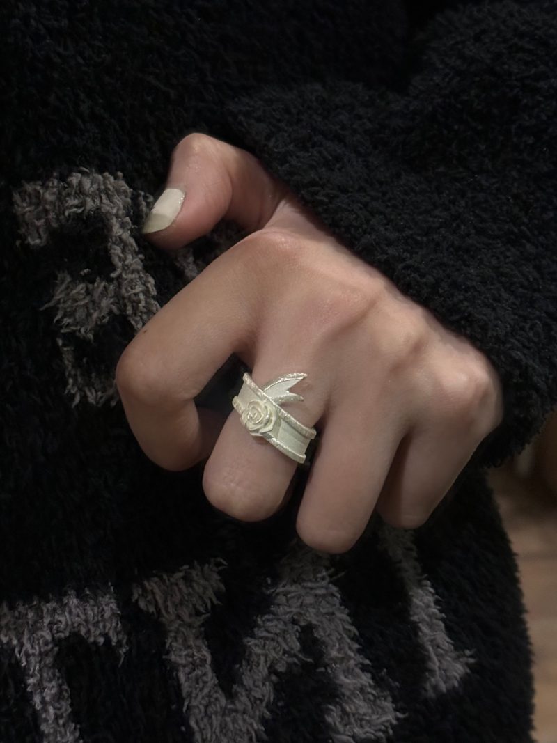 WhiteRoseSilverRing2