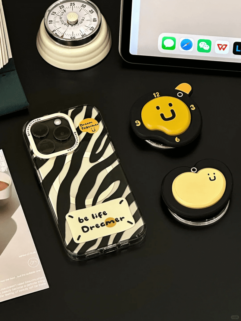 ZebraPhoneCasewithMagSafe3 0f8a9b50 30c1 40d1 bb3d 5f1b86e02134